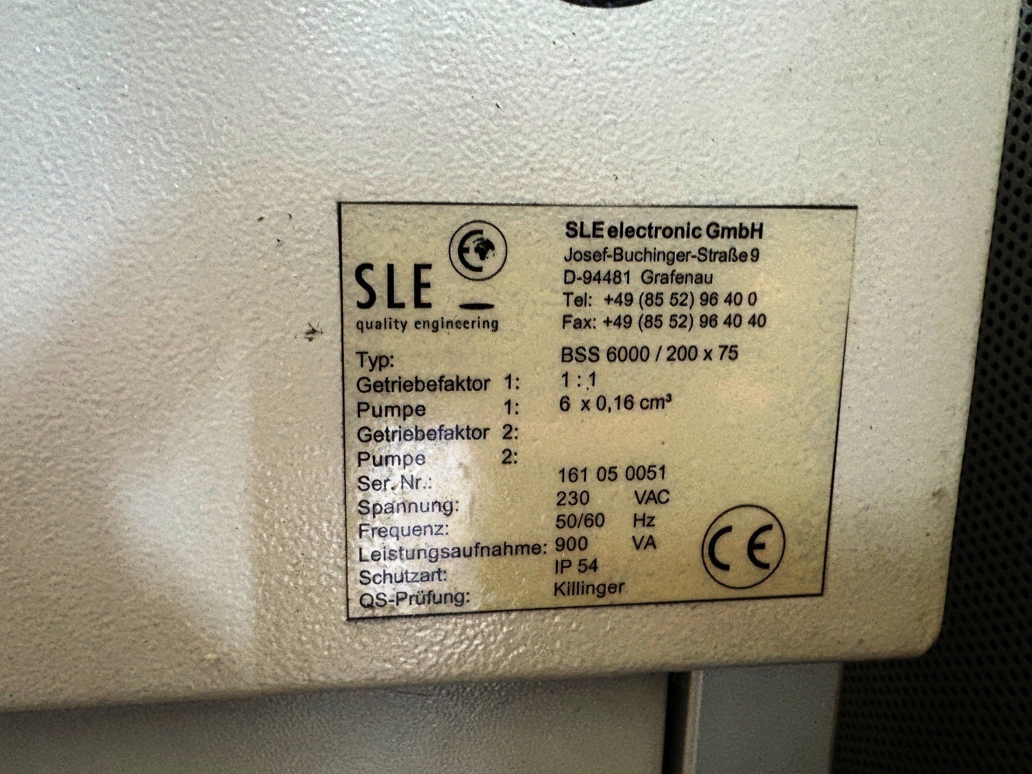 Plastic injection molding, punching machines and peripherals-4