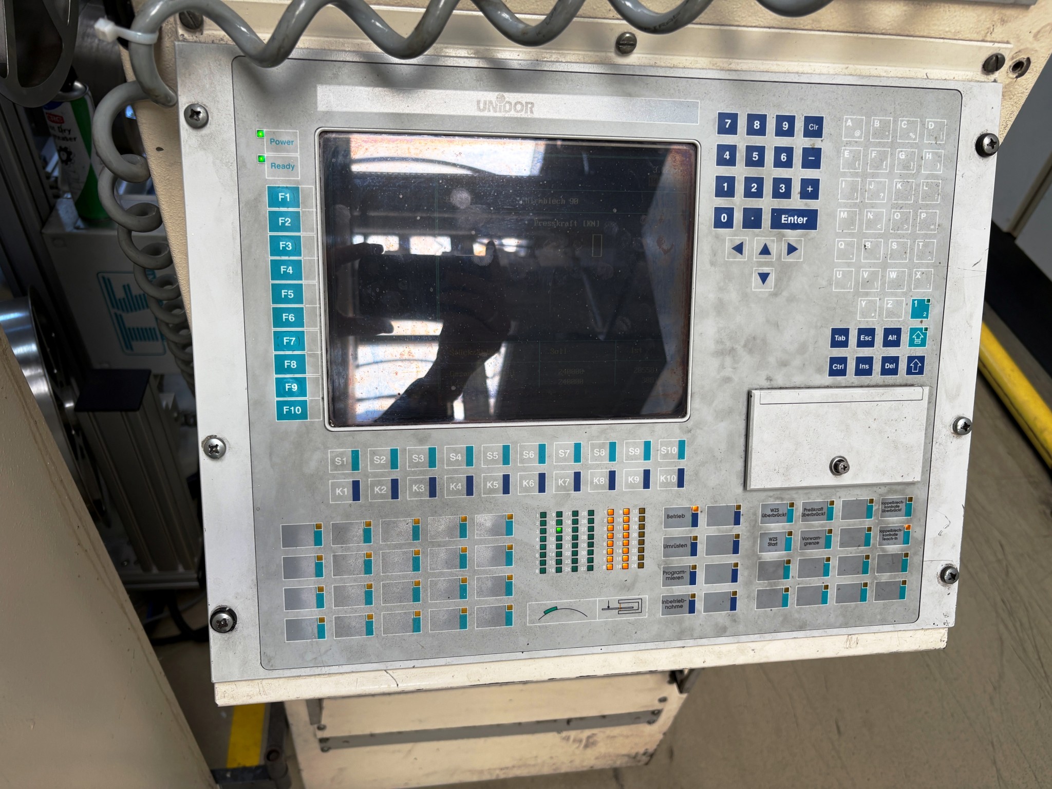 Plastic injection molding, punching machines and peripherals-6