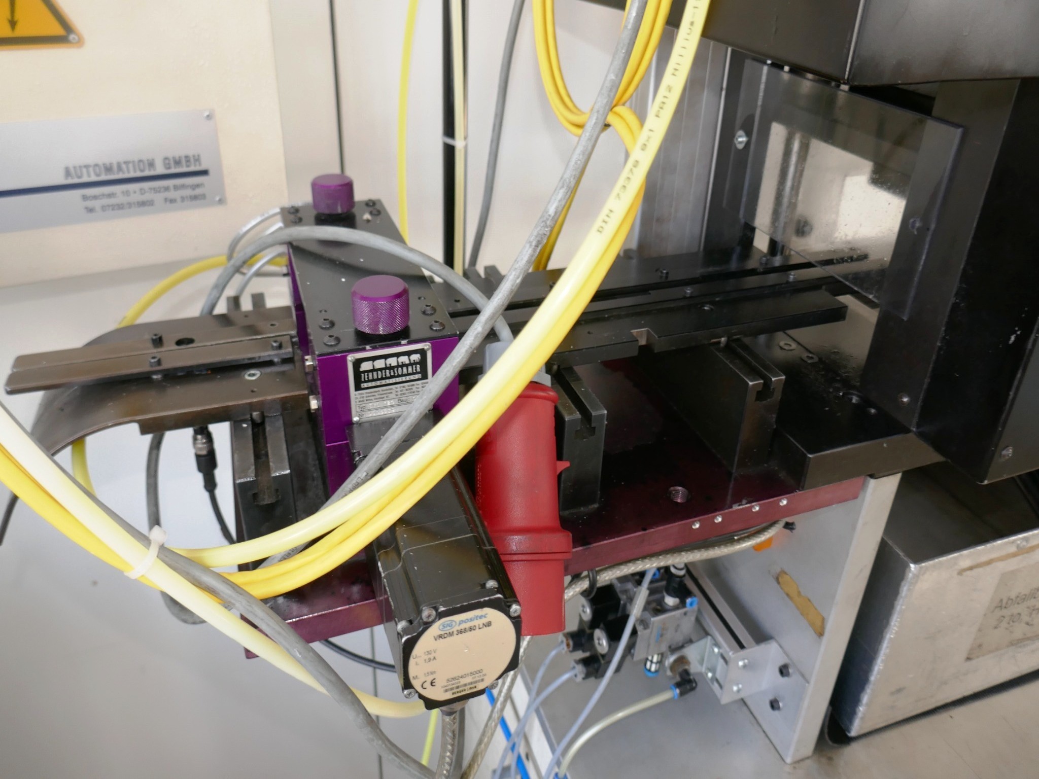 Plastic injection molding, punching machines and peripherals-7