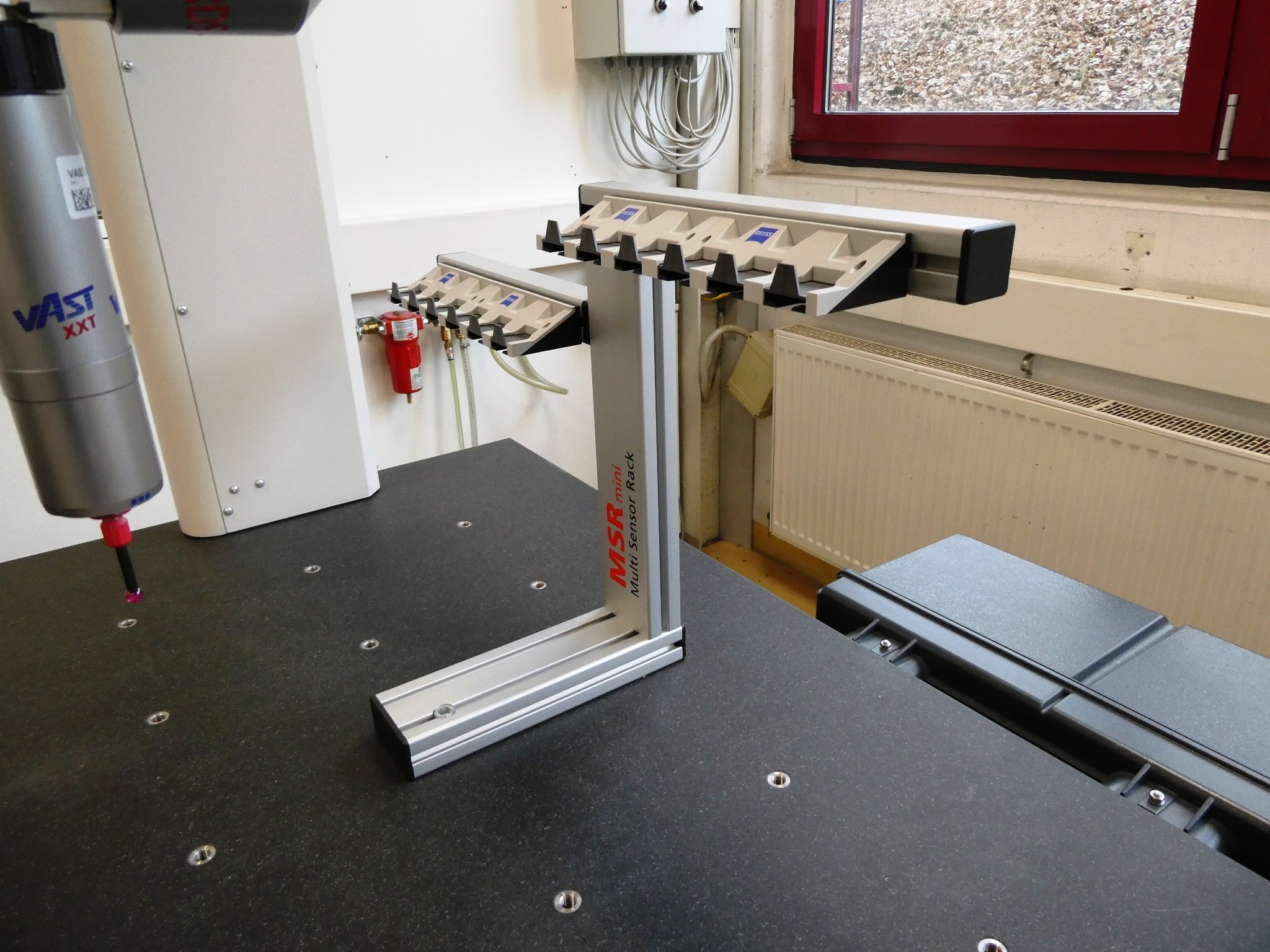 Plastic injection molding, punching machines and peripherals-2