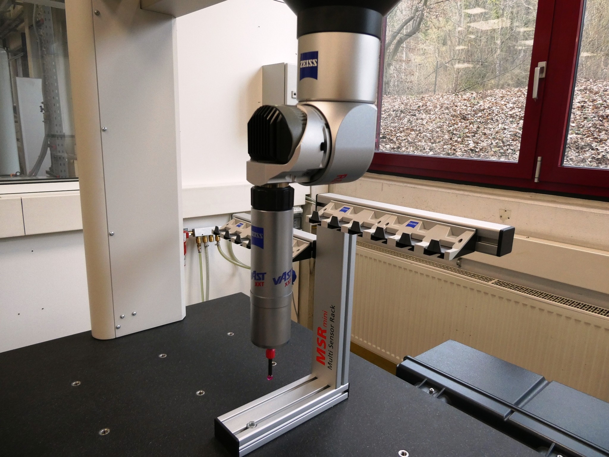 Plastic injection molding, punching machines and peripherals-7