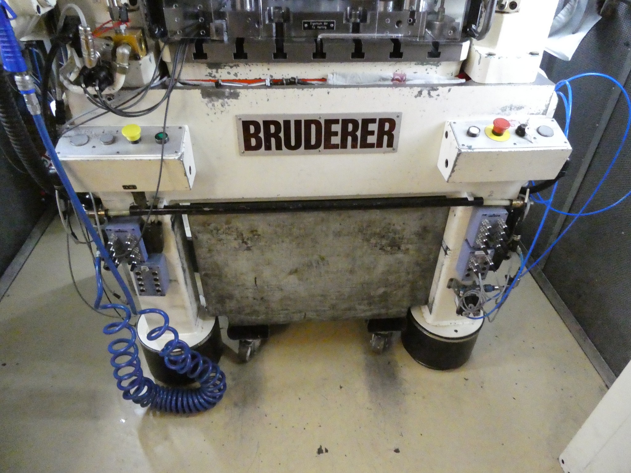 2 spletni dražbi orodja, izsekovalnih strojev in perifernih naprav-10