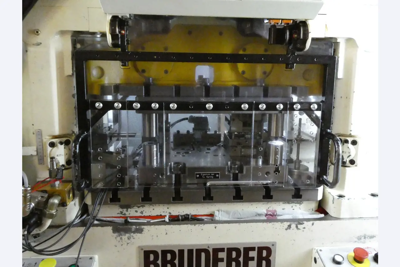 2 Online auctions of tools, punching machines and peripherals-11