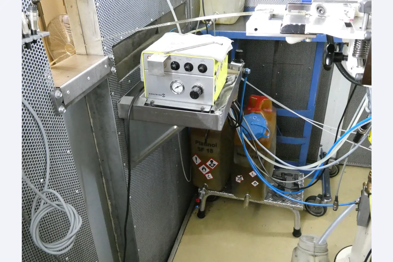 2 Online auctions of tools, punching machines and peripherals-12