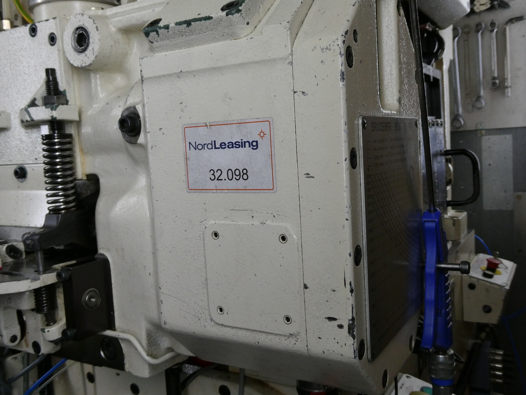 2 spletni dražbi orodja, izsekovalnih strojev in perifernih naprav-13