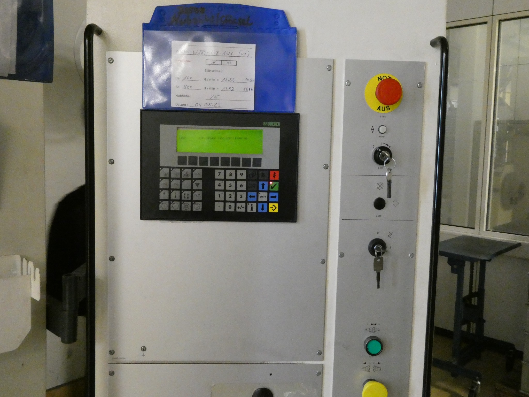 2 spletni dražbi orodja, izsekovalnih strojev in perifernih naprav-15