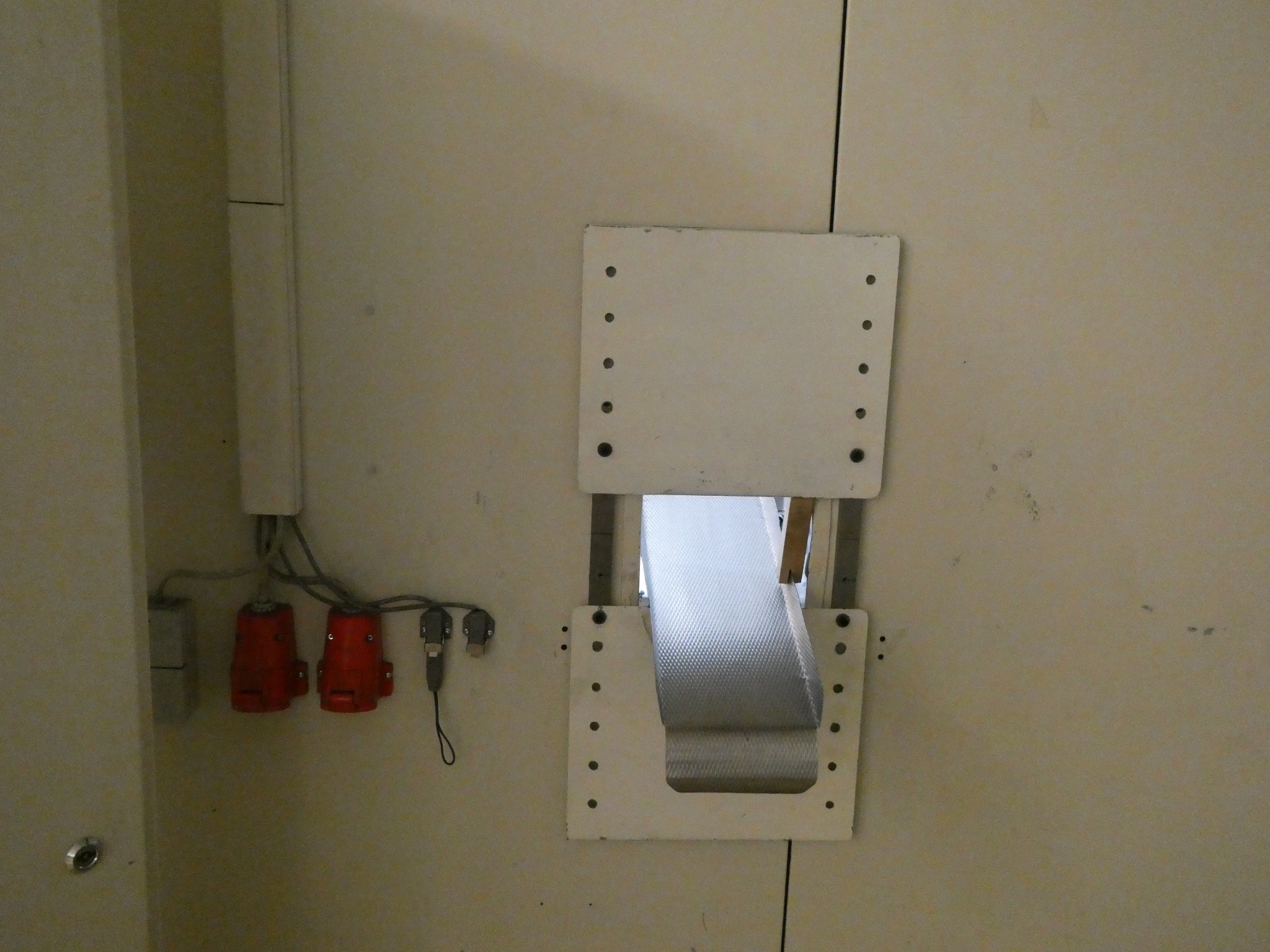 2 spletni dražbi orodja, izsekovalnih strojev in perifernih naprav-18