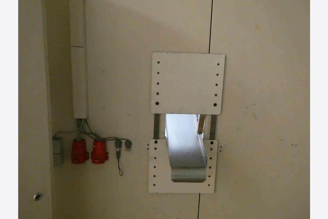 2 Online auctions of tools, punching machines and peripherals-18