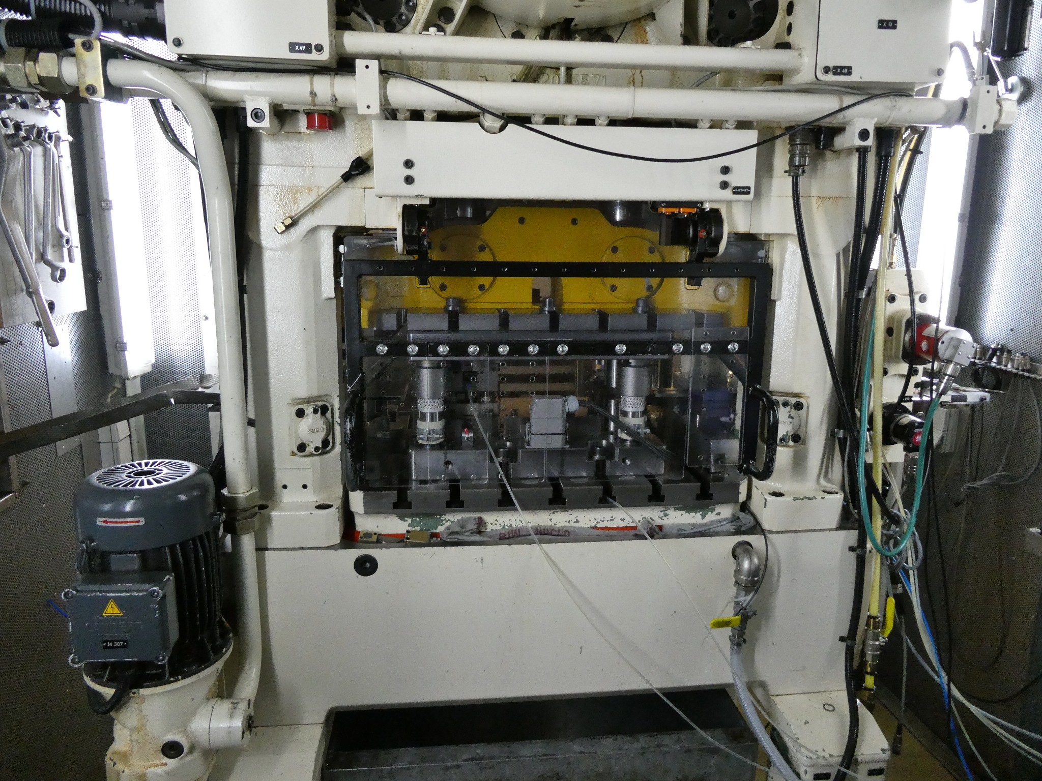 2 spletni dražbi orodja, izsekovalnih strojev in perifernih naprav-22