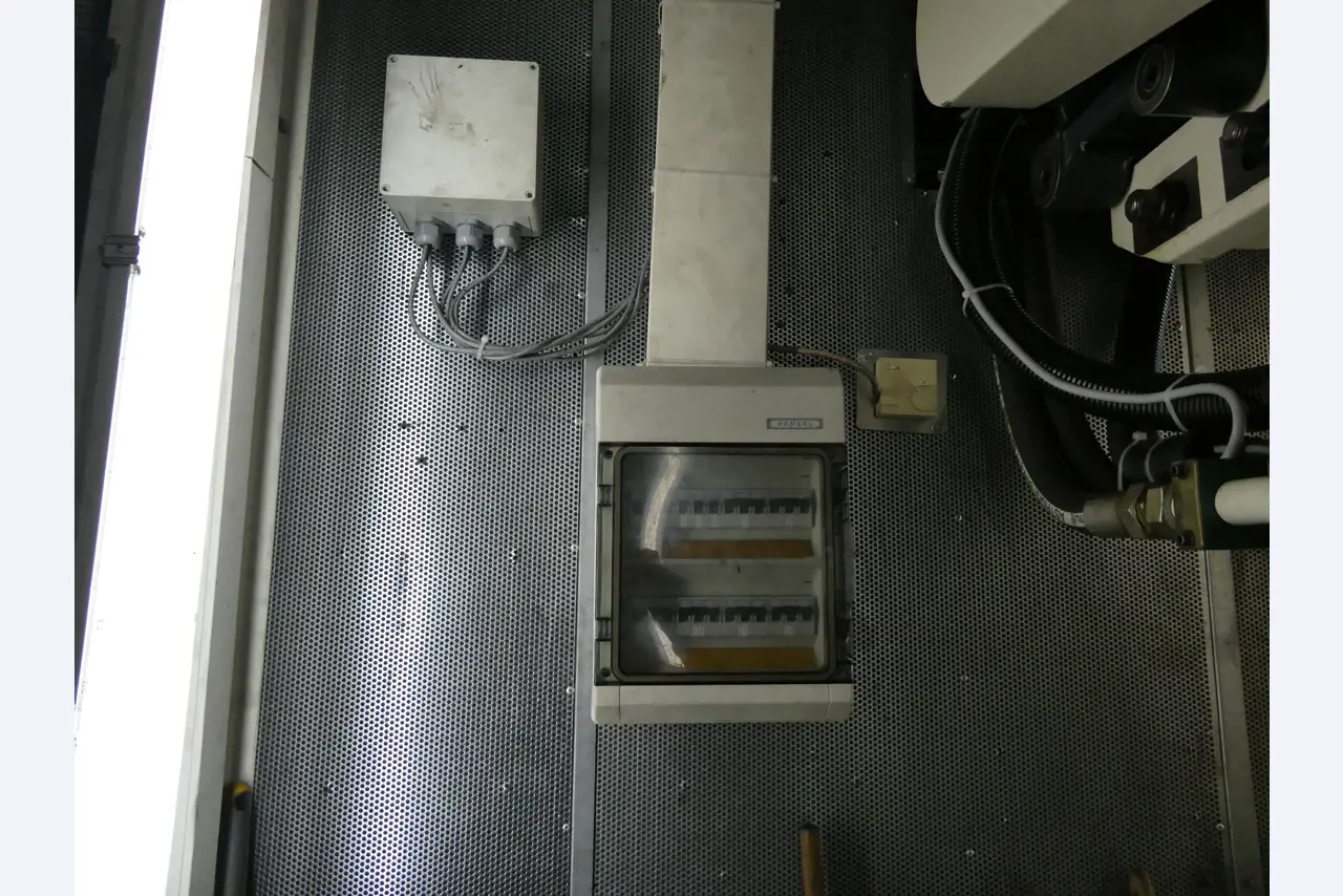 2 Online auctions of tools, punching machines and peripherals-24