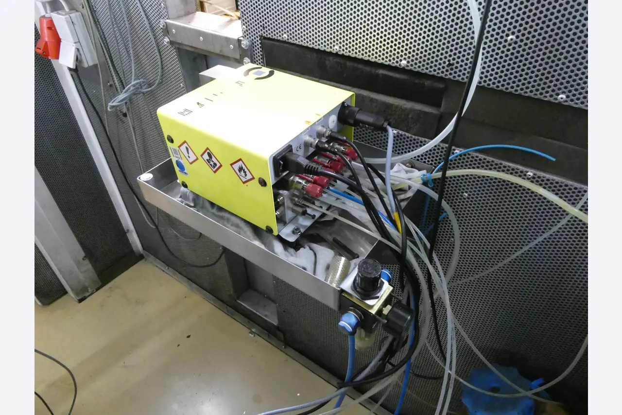 2 Online auctions of tools, punching machines and peripherals-25