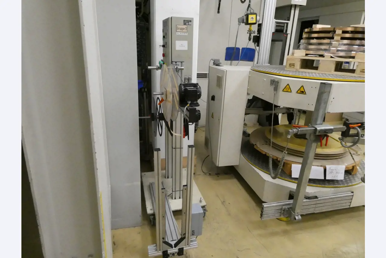 2 Online auctions of tools, punching machines and peripherals-32