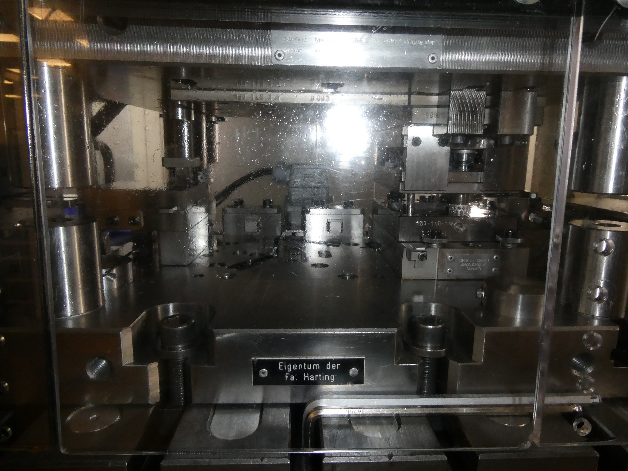 2 spletni dražbi orodja, izsekovalnih strojev in perifernih naprav-36