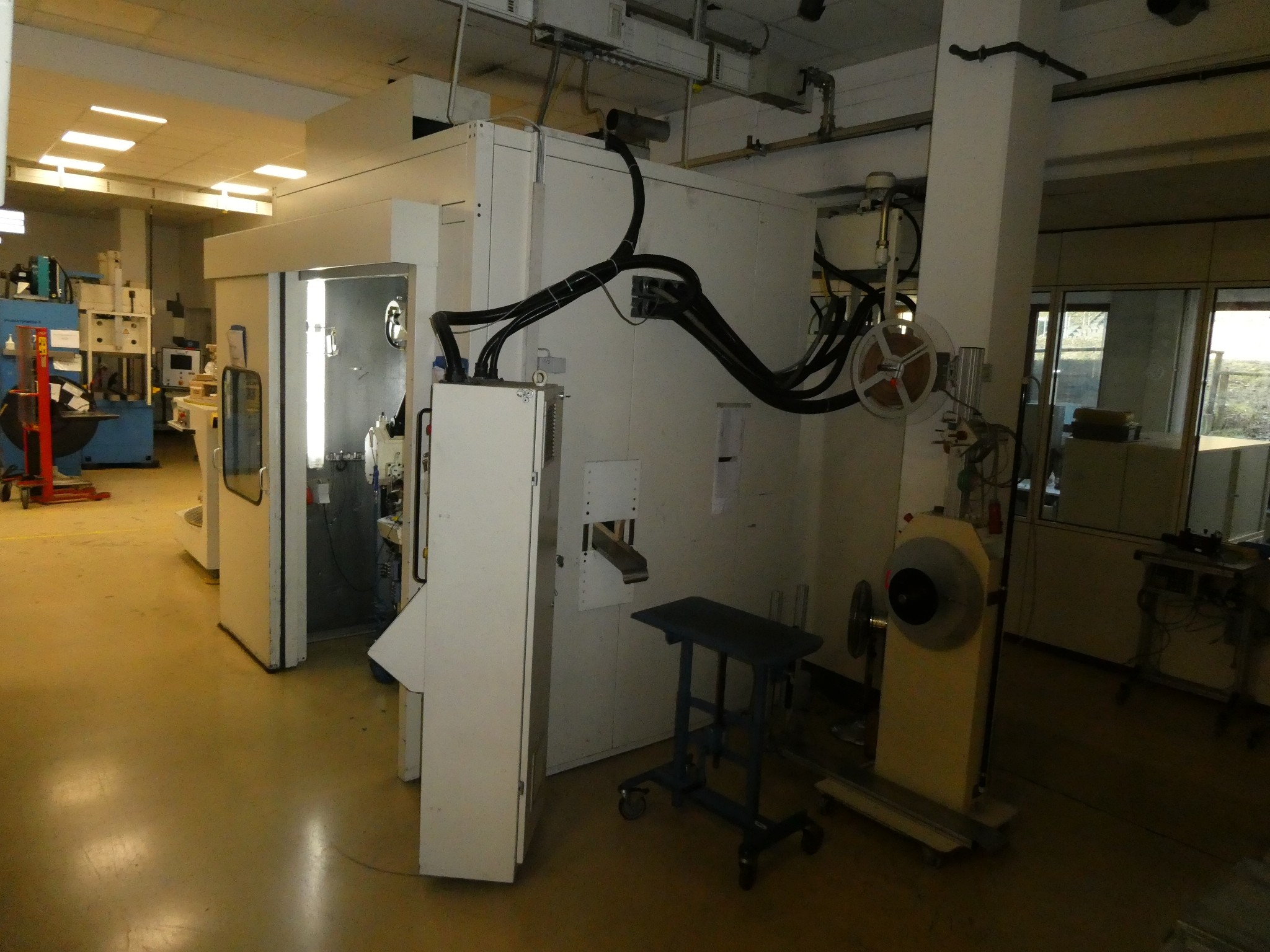 2 spletni dražbi orodja, izsekovalnih strojev in perifernih naprav-3