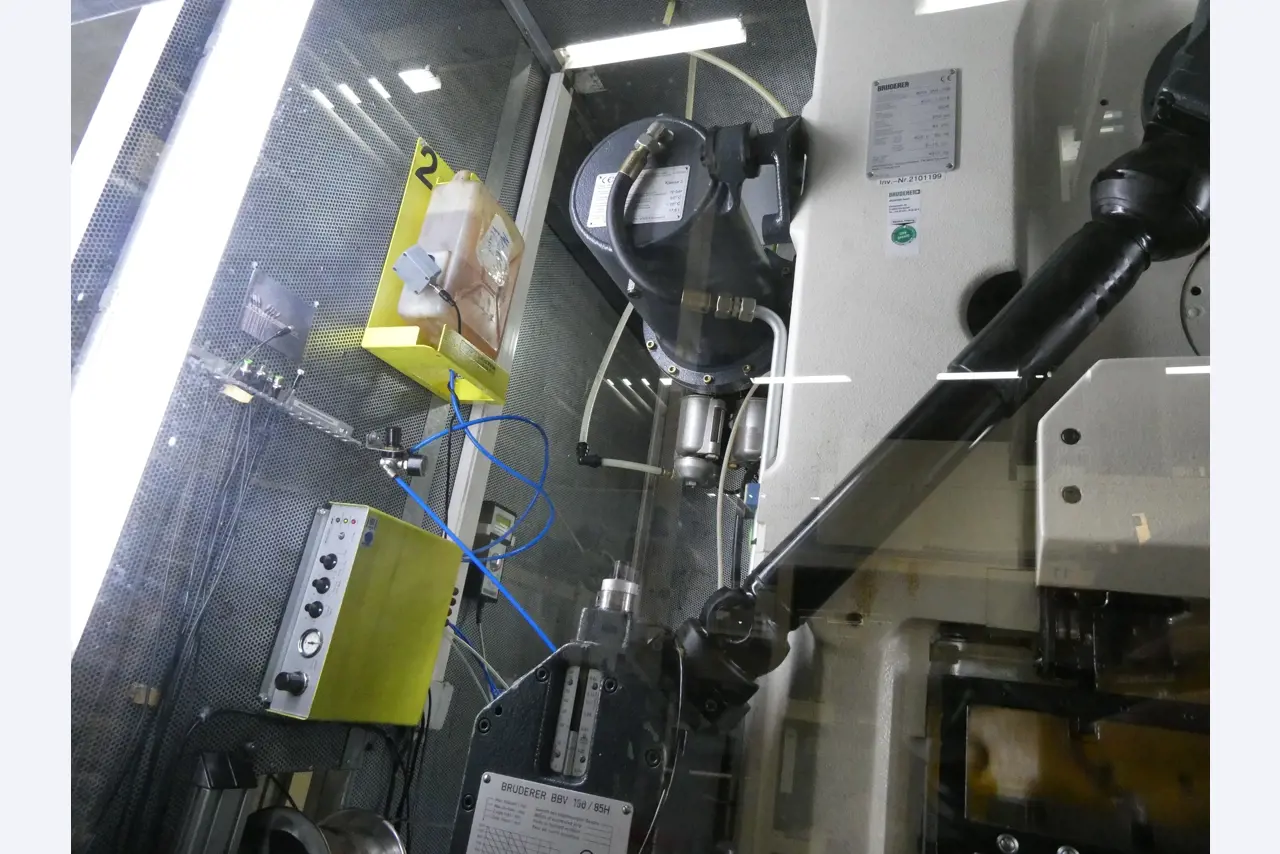 2 Online auctions of tools, punching machines and peripherals-10