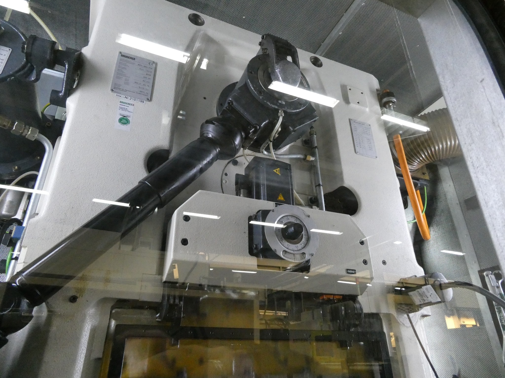 2 spletni dražbi orodja, izsekovalnih strojev in perifernih naprav-11