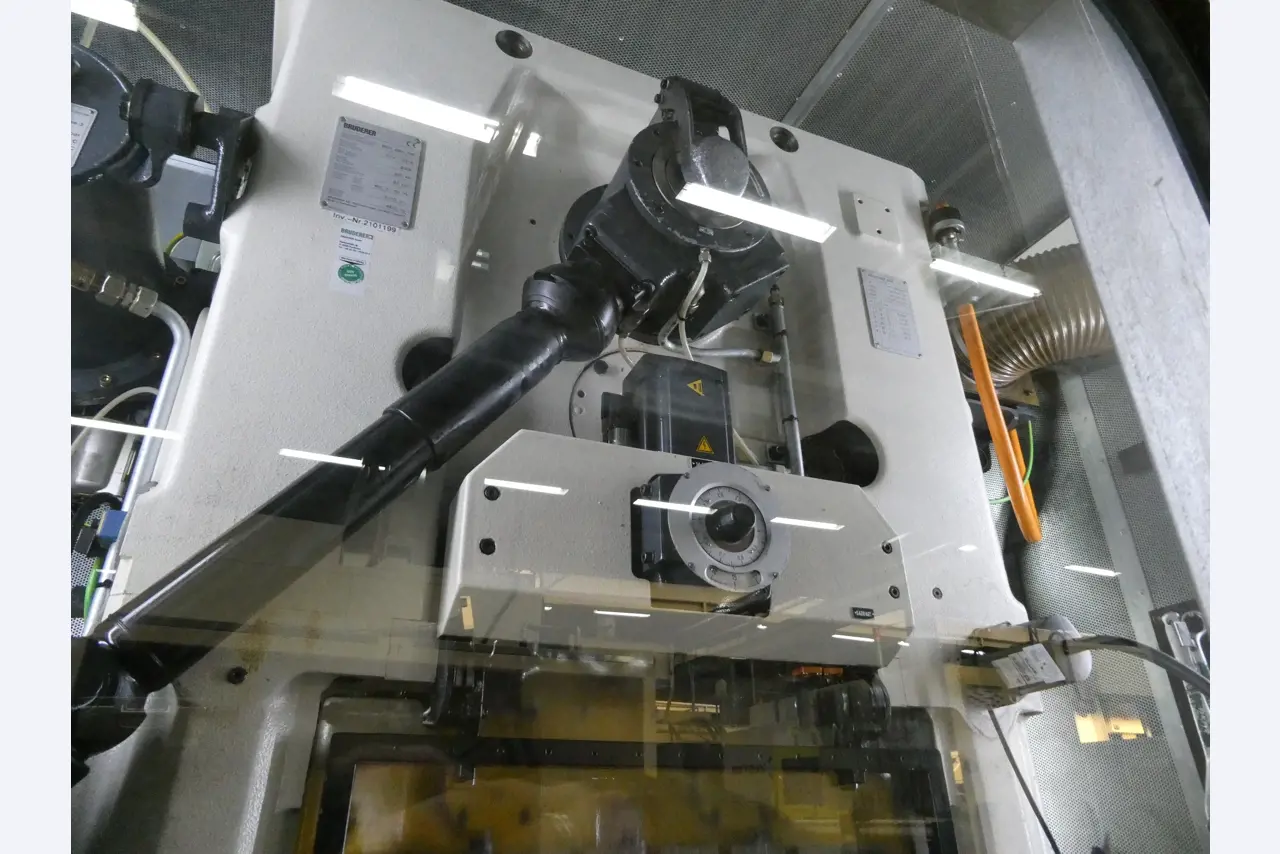 2 Online auctions of tools, punching machines and peripherals-11