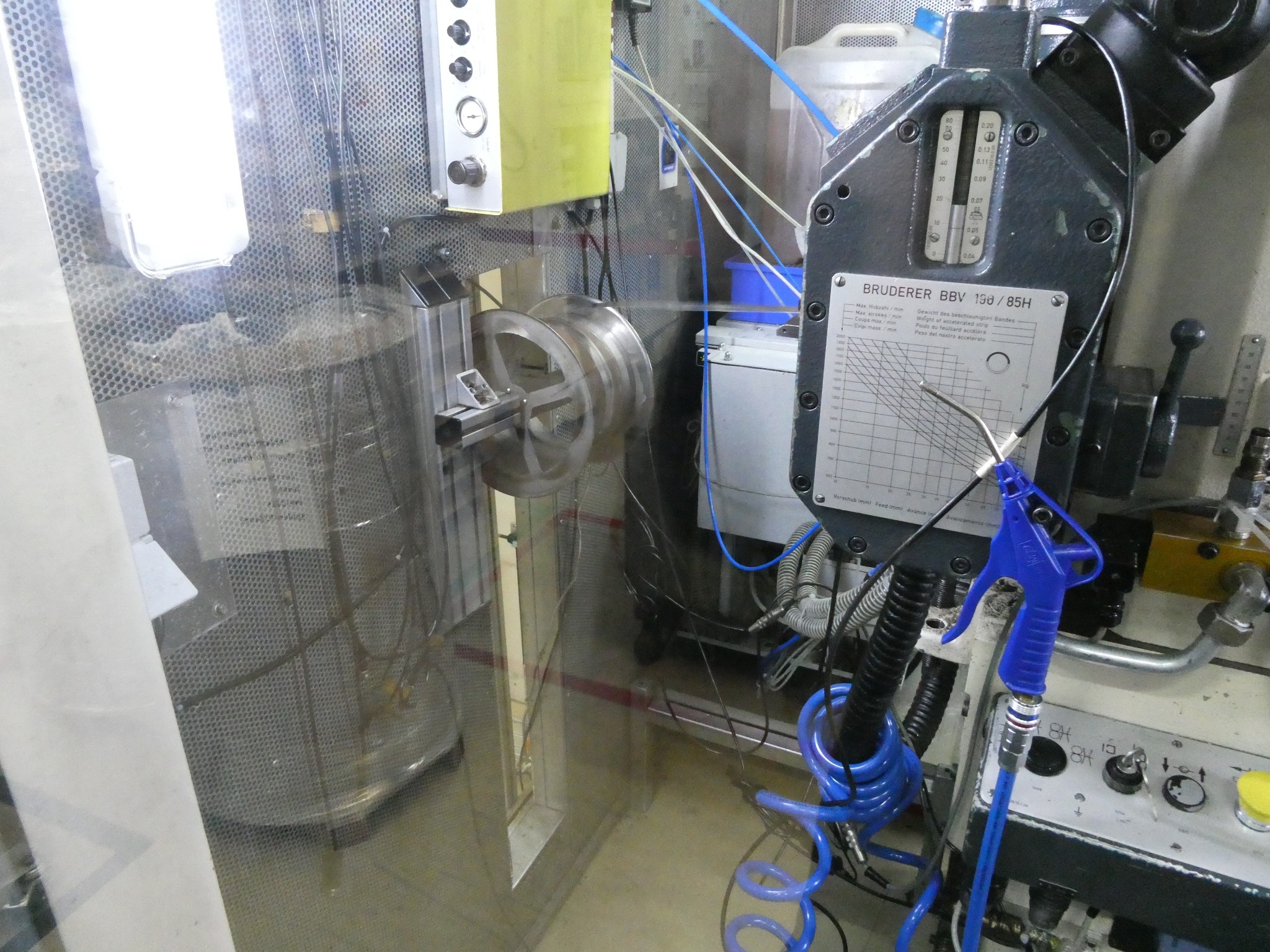 2 spletni dražbi orodja, izsekovalnih strojev in perifernih naprav-12