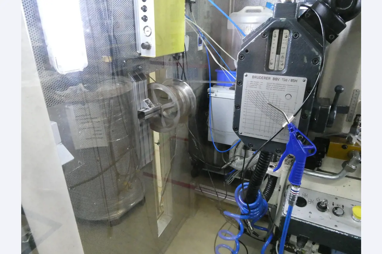 2 Online auctions of tools, punching machines and peripherals-12