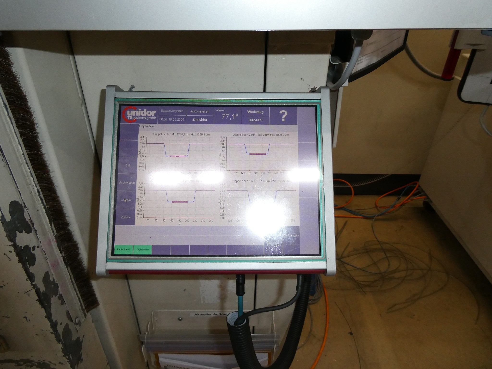 2 spletni dražbi orodja, izsekovalnih strojev in perifernih naprav-13