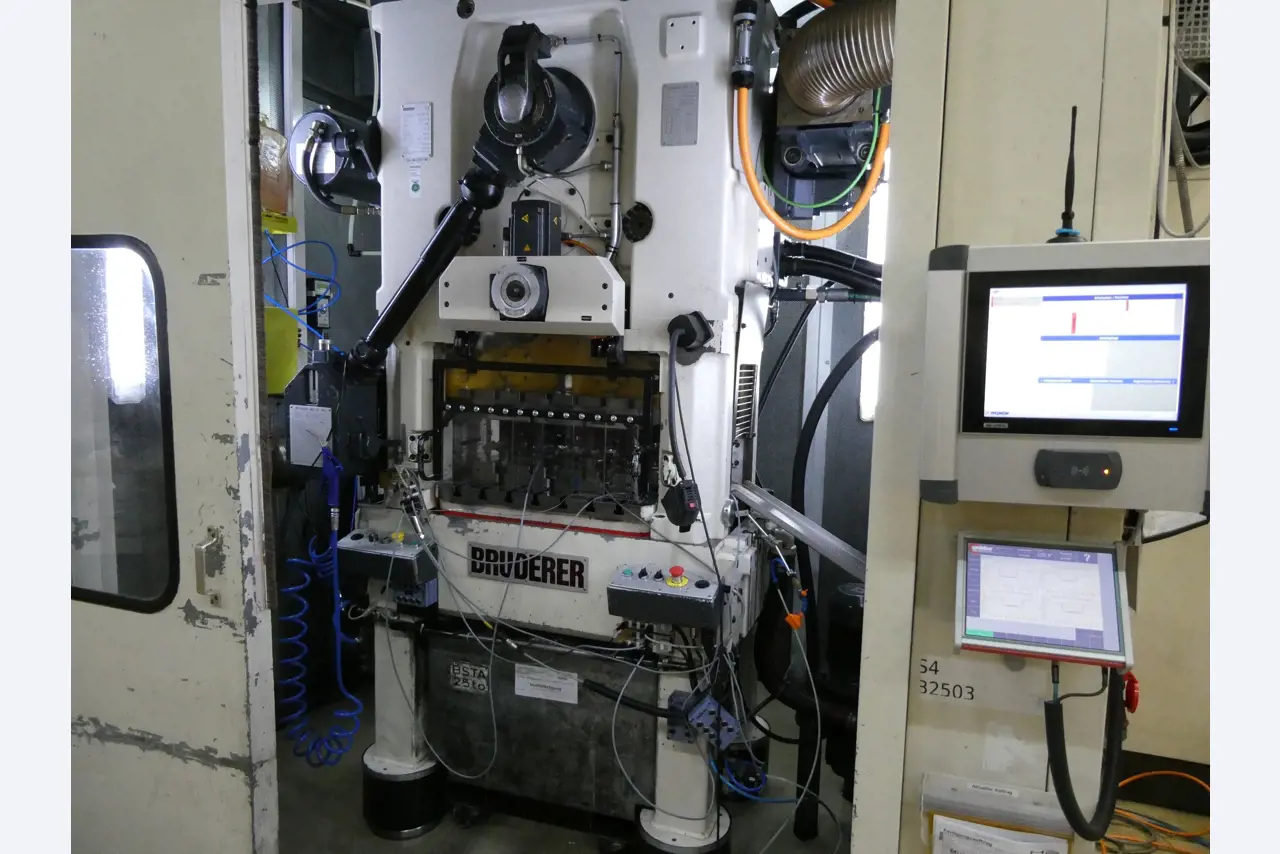 2 Online auctions of tools, punching machines and peripherals-17