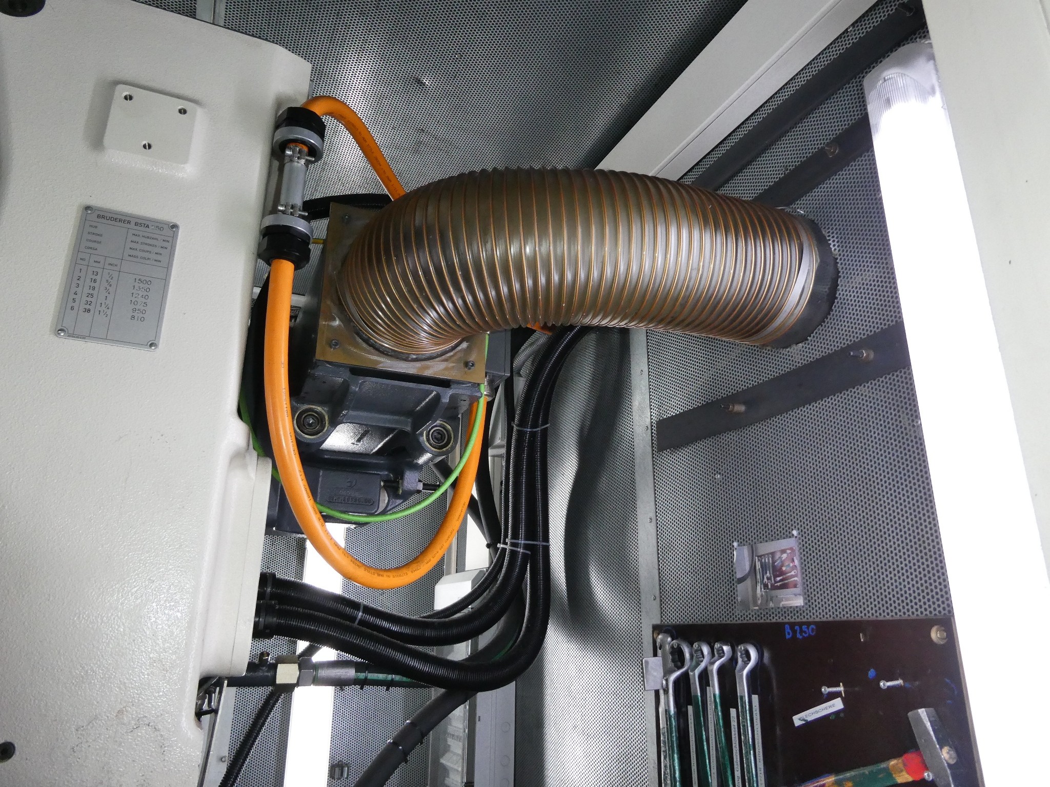 2 spletni dražbi orodja, izsekovalnih strojev in perifernih naprav-22