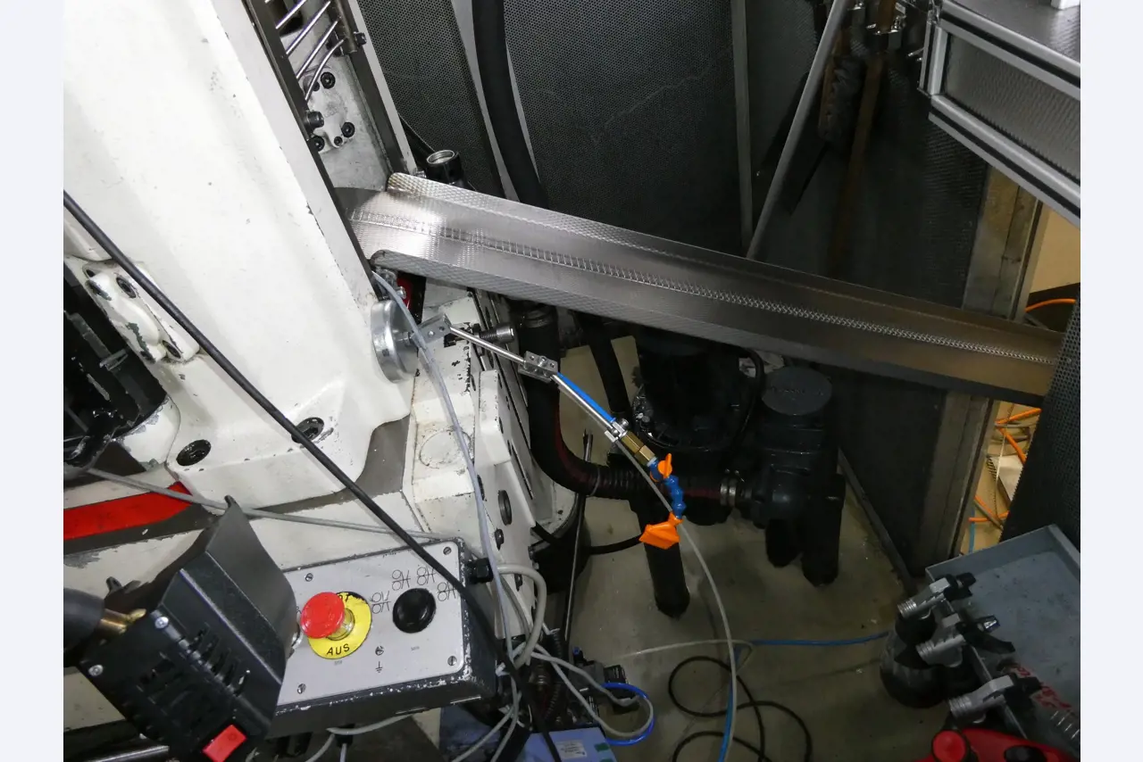 2 Online auctions of tools, punching machines and peripherals-23