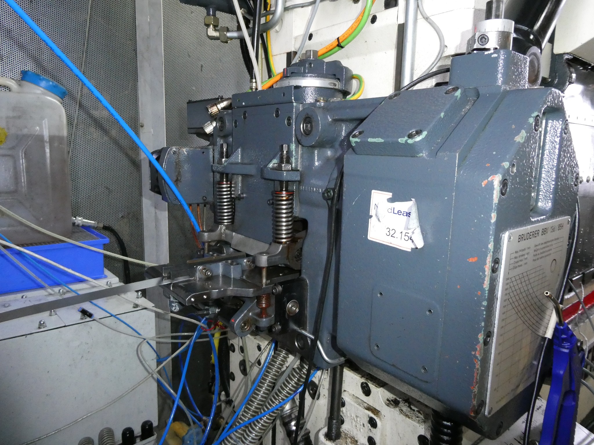 2 spletni dražbi orodja, izsekovalnih strojev in perifernih naprav-25