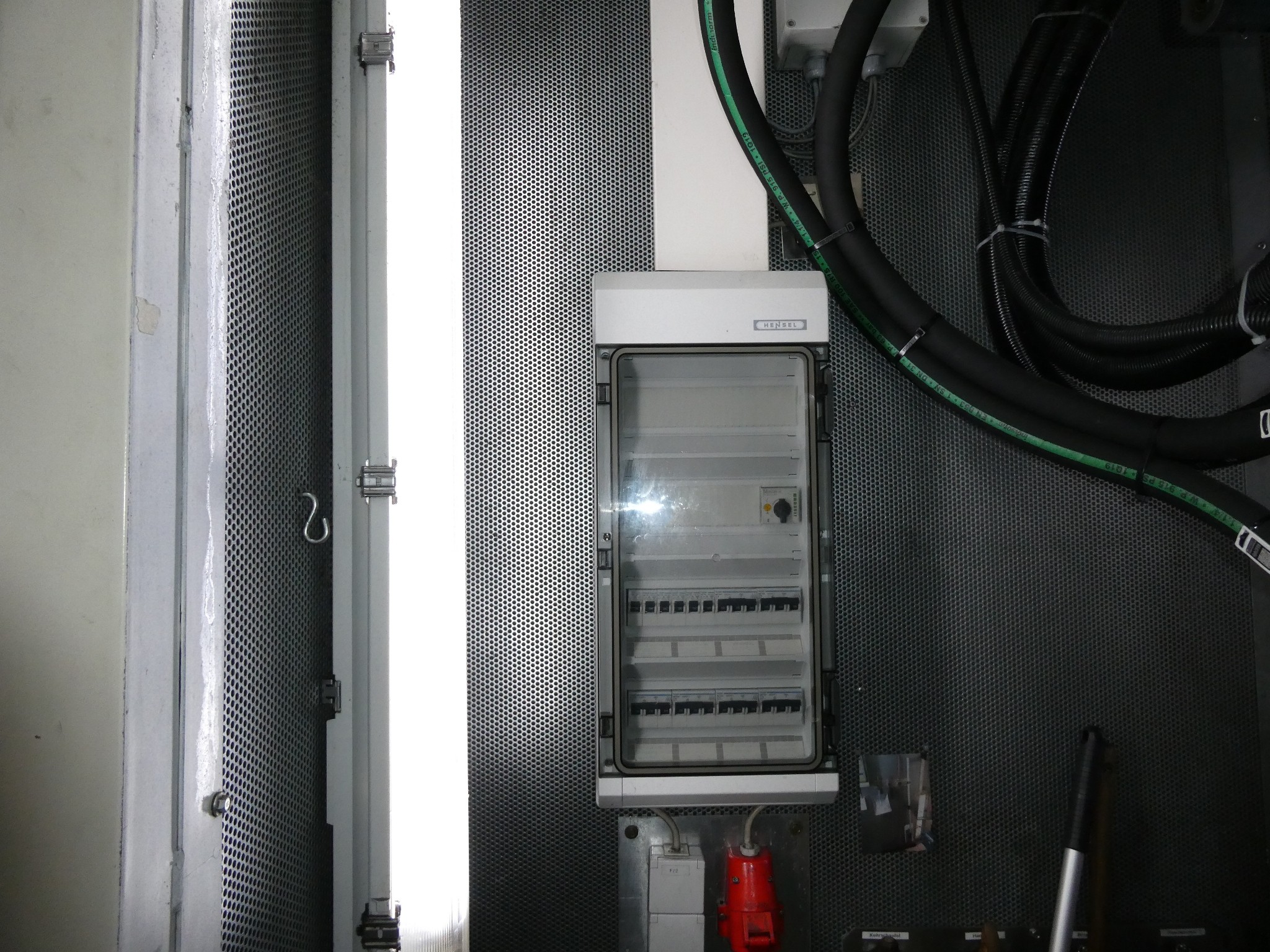 2 spletni dražbi orodja, izsekovalnih strojev in perifernih naprav-27