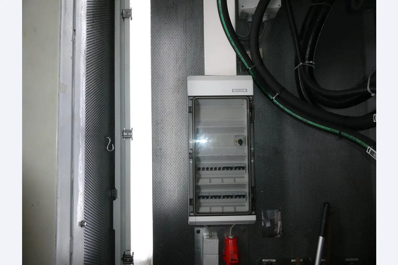 2 Online auctions of tools, punching machines and peripherals-27