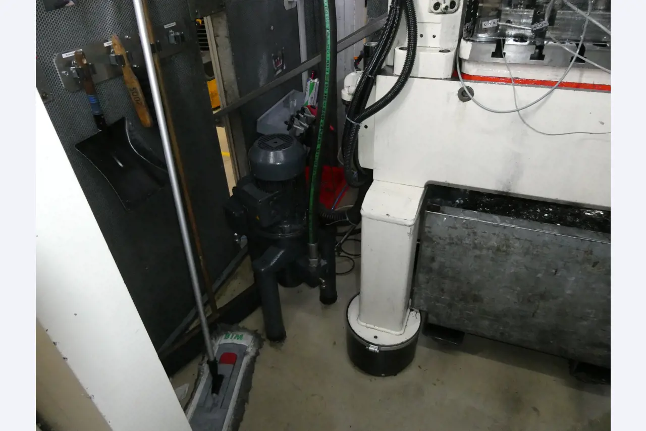 2 Online auctions of tools, punching machines and peripherals-32