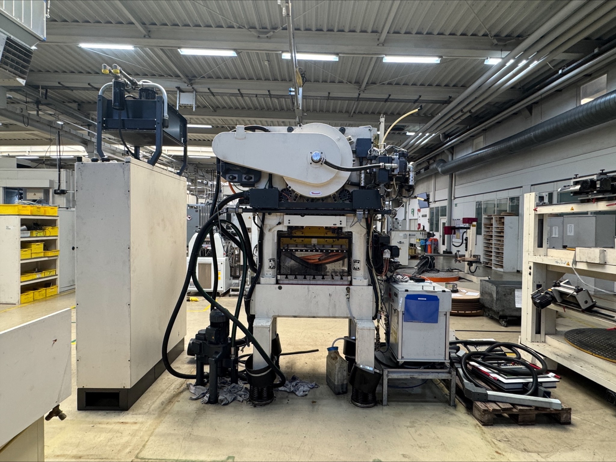 2 spletni dražbi orodja, izsekovalnih strojev in perifernih naprav-40