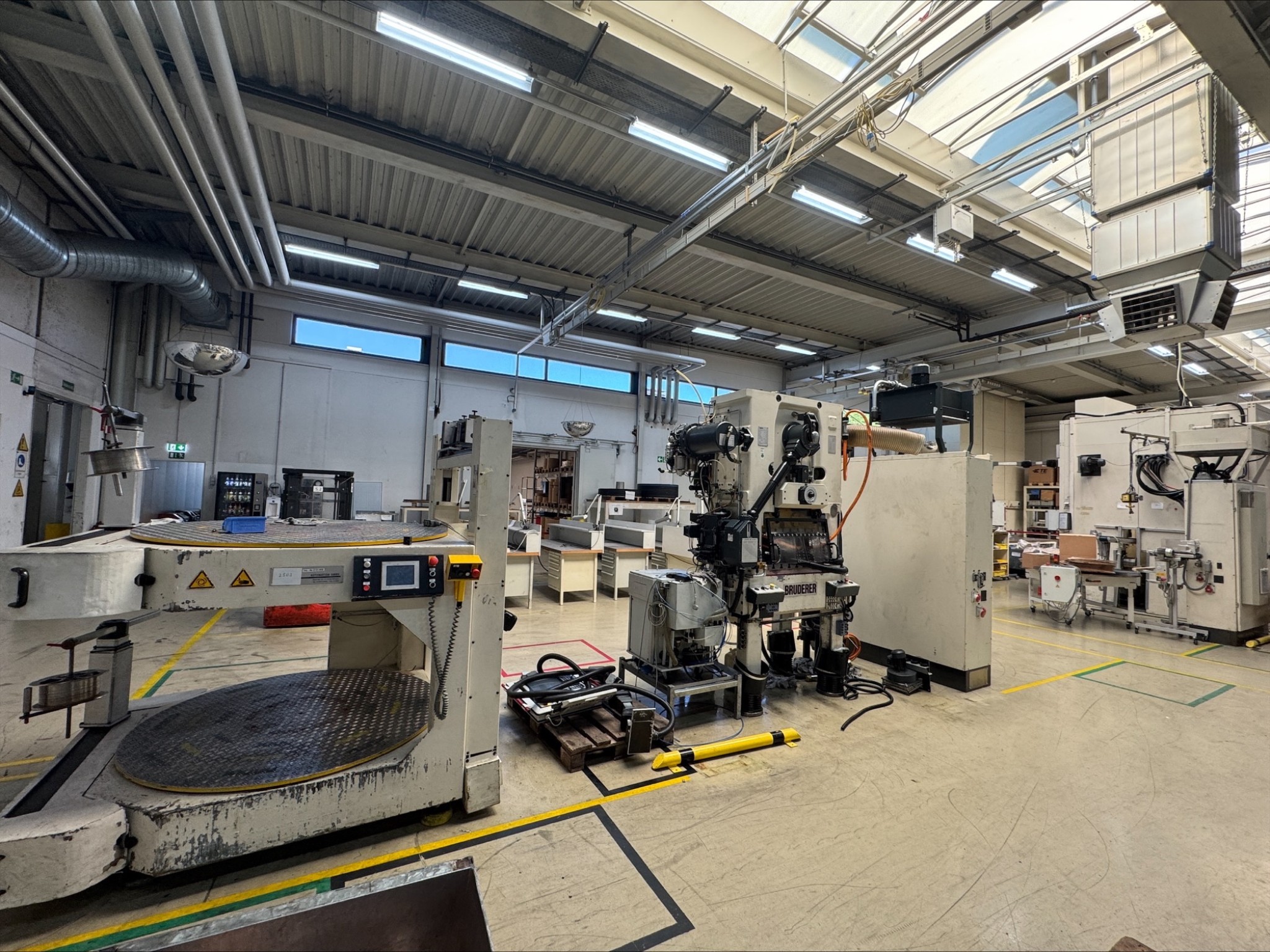 2 spletni dražbi orodja, izsekovalnih strojev in perifernih naprav-42