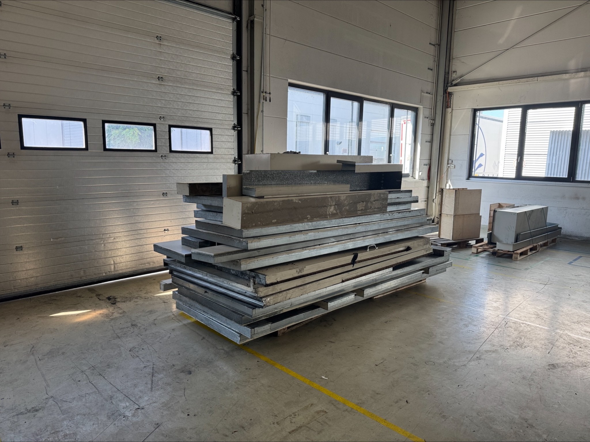 2 spletni dražbi orodja, izsekovalnih strojev in perifernih naprav-43