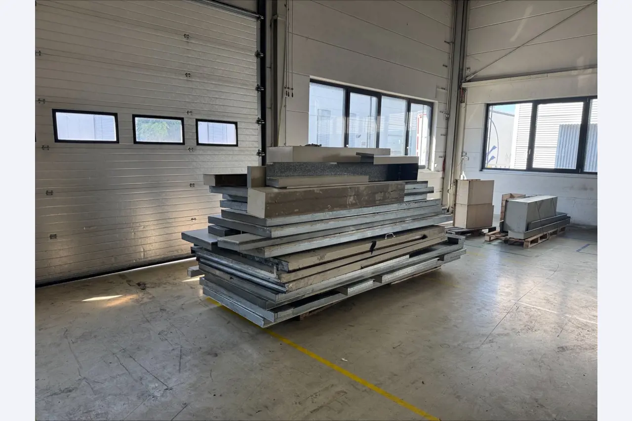 2 Online auctions of tools, punching machines and peripherals-43