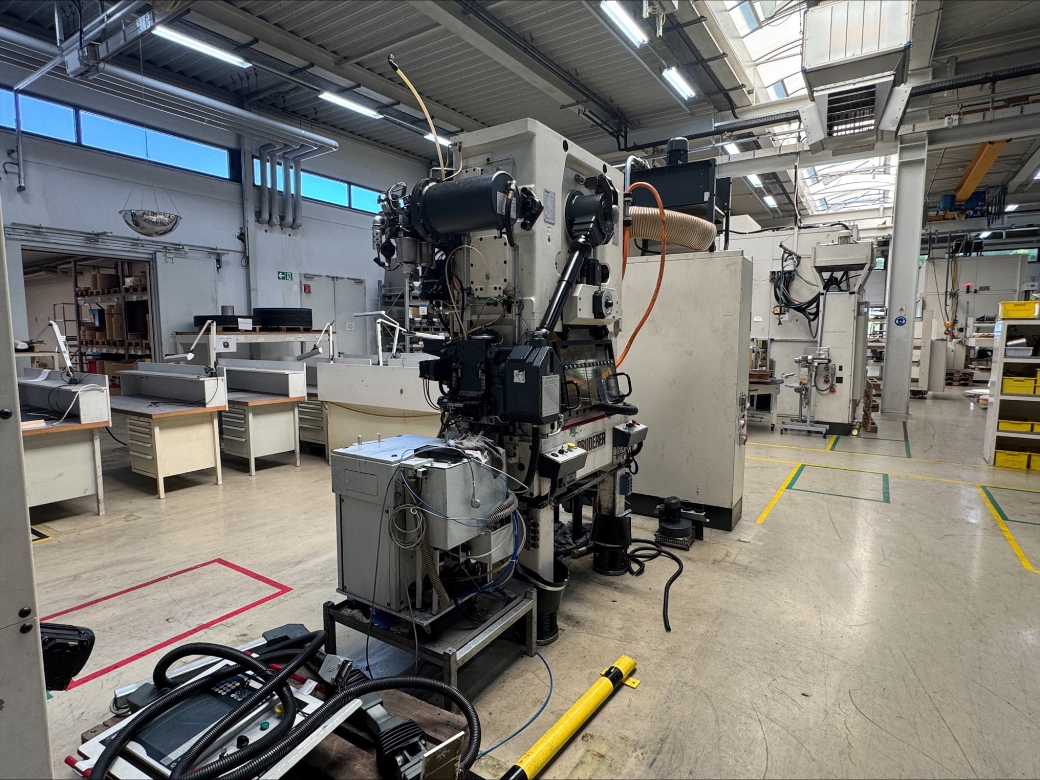 2 spletni dražbi orodja, izsekovalnih strojev in perifernih naprav-45