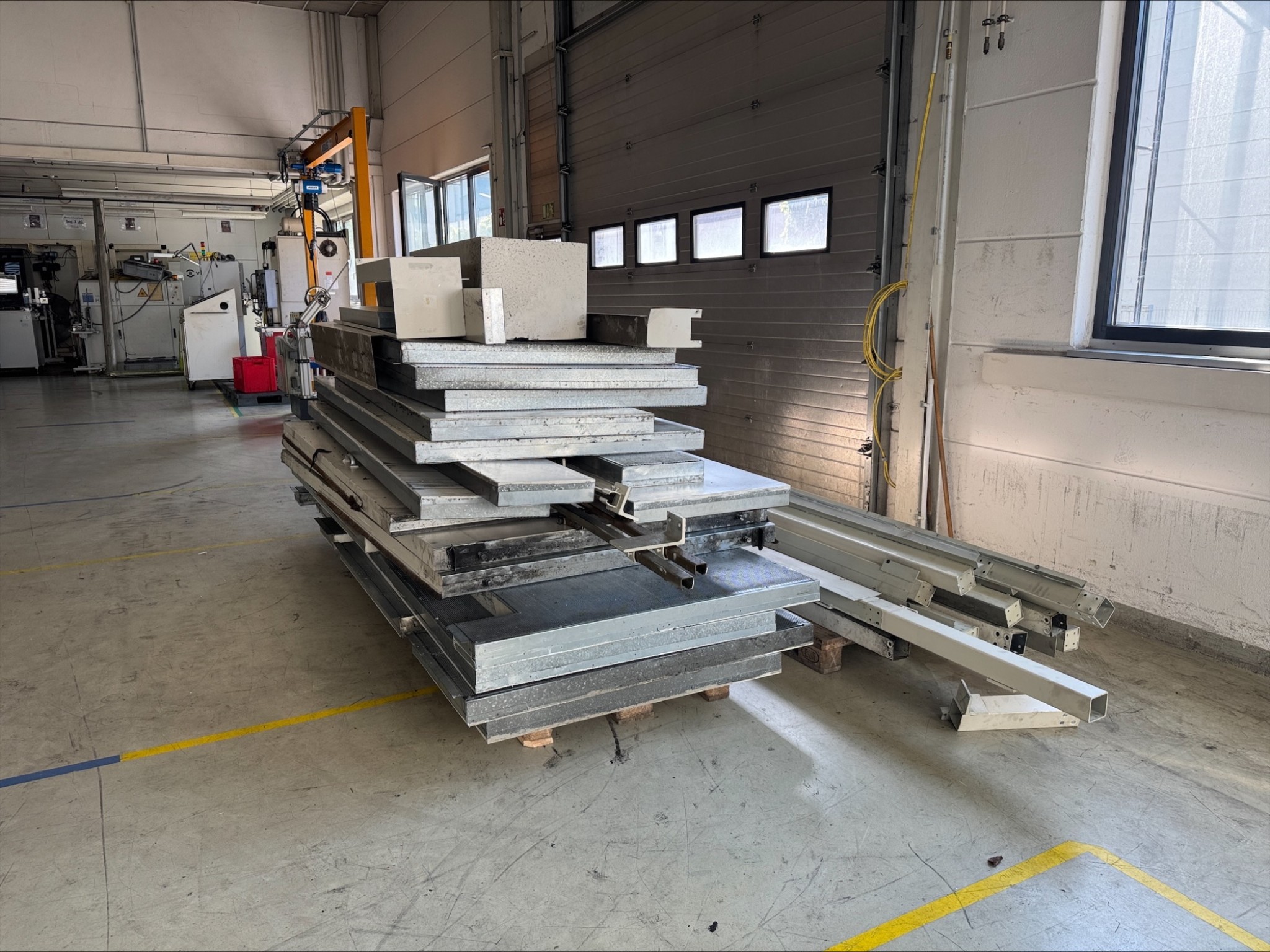 2 spletni dražbi orodja, izsekovalnih strojev in perifernih naprav-46