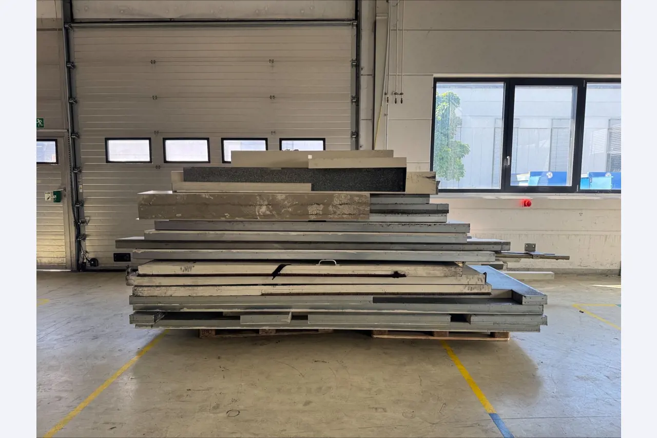 2 Online auctions of tools, punching machines and peripherals-47