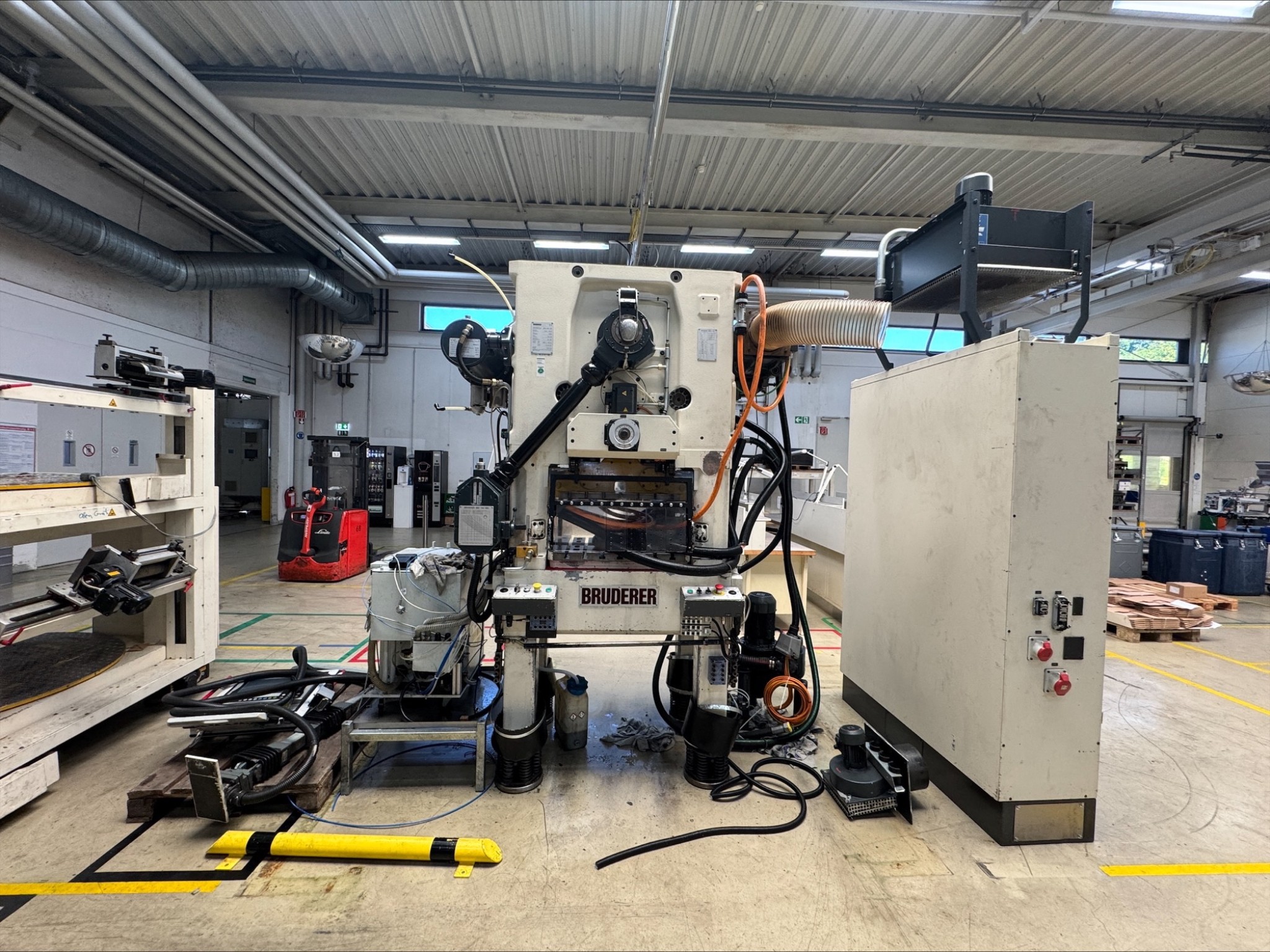 2 spletni dražbi orodja, izsekovalnih strojev in perifernih naprav-48