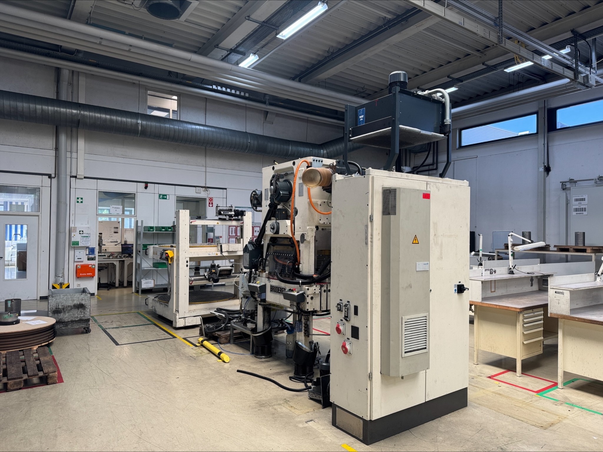 2 spletni dražbi orodja, izsekovalnih strojev in perifernih naprav-49