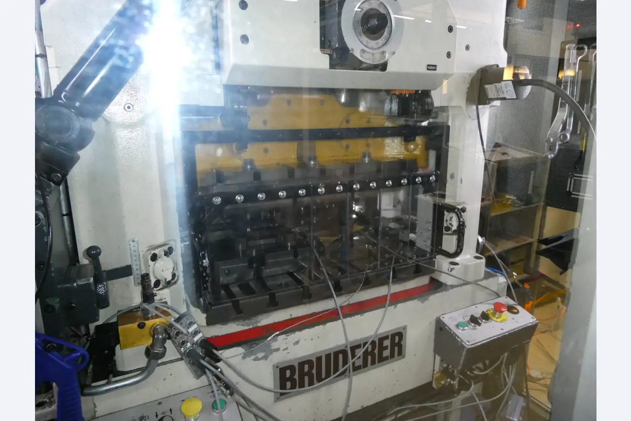 2 Online auctions of tools, punching machines and peripherals-4