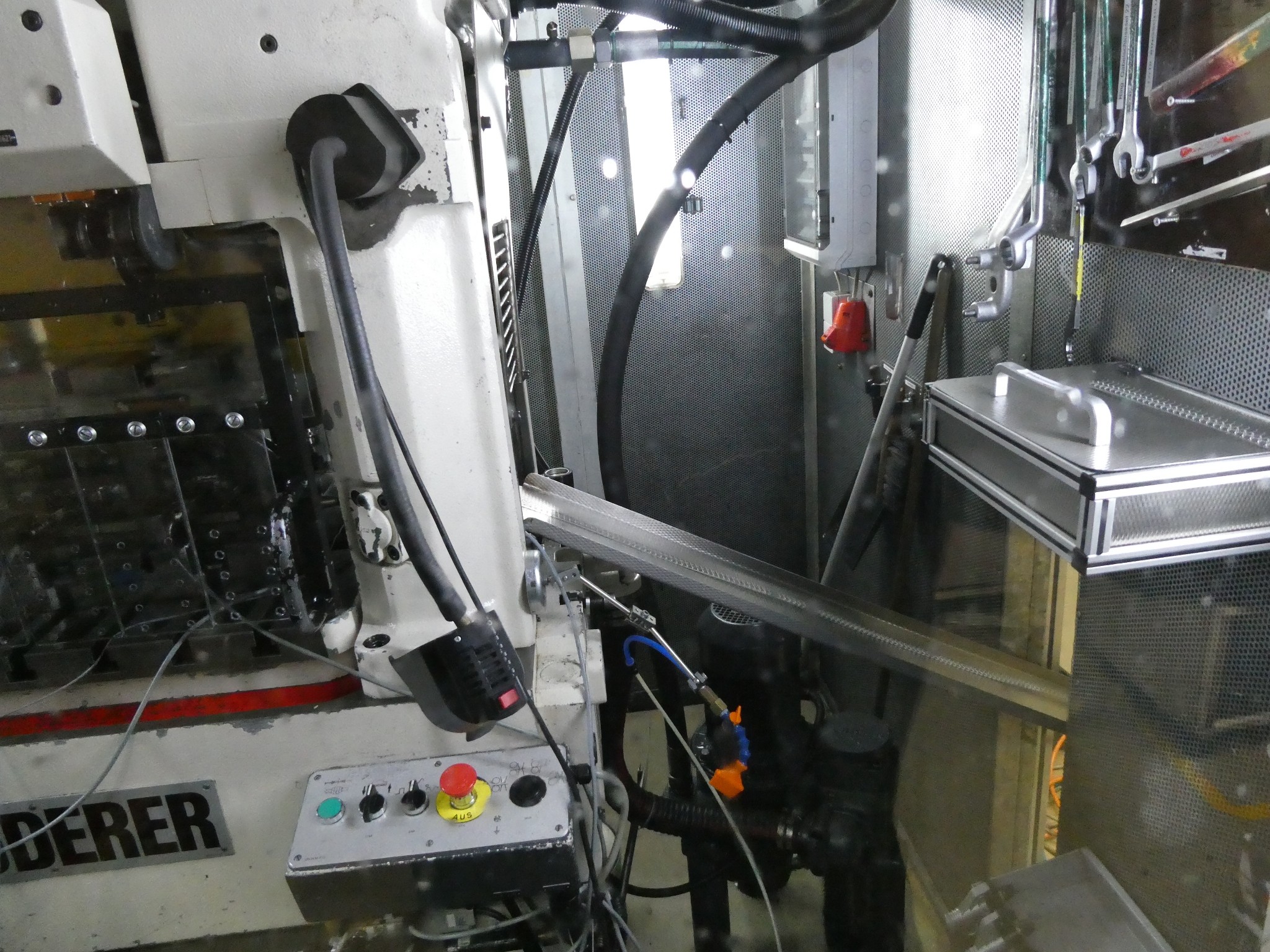 2 spletni dražbi orodja, izsekovalnih strojev in perifernih naprav-8