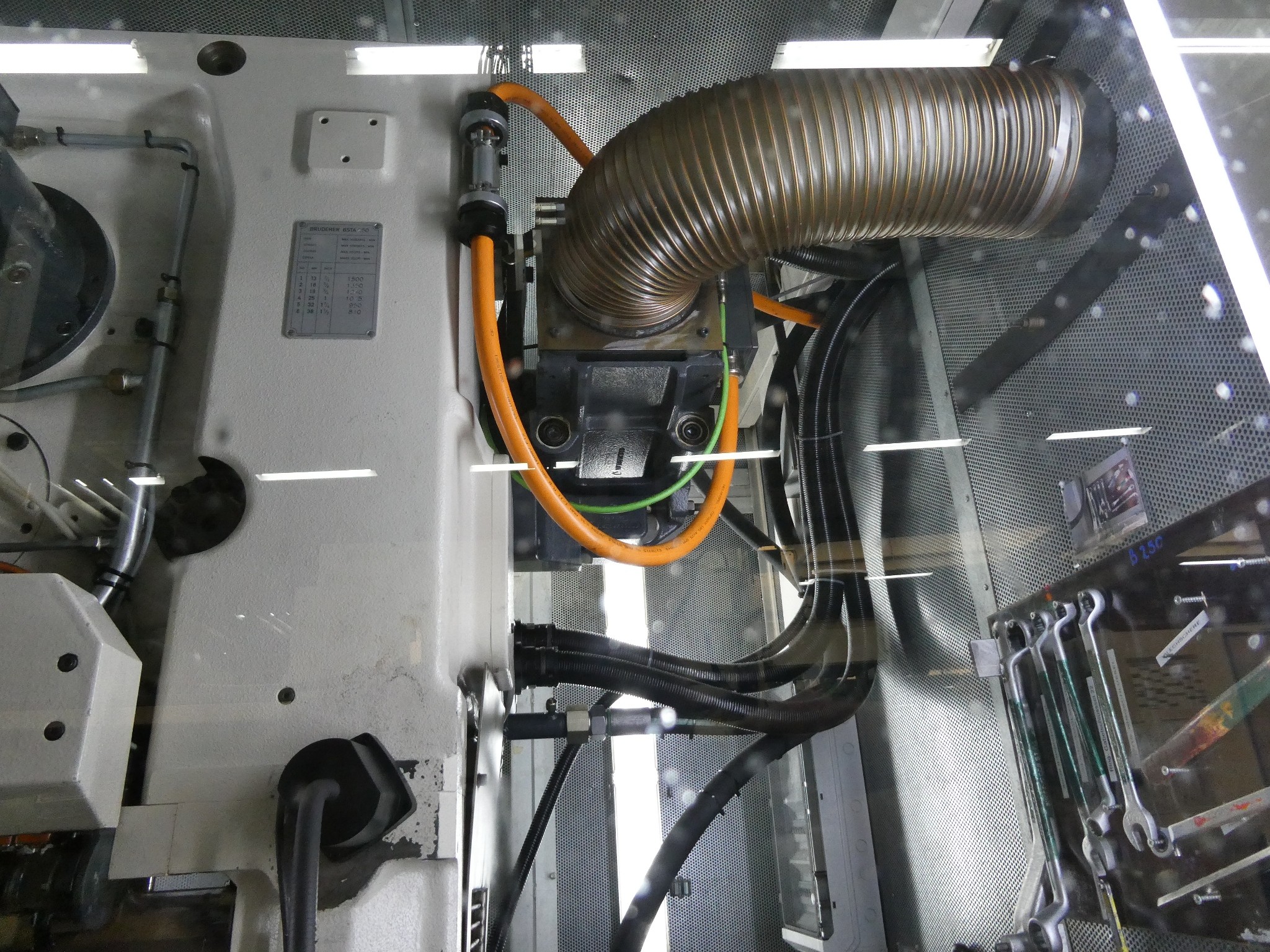 2 spletni dražbi orodja, izsekovalnih strojev in perifernih naprav-9