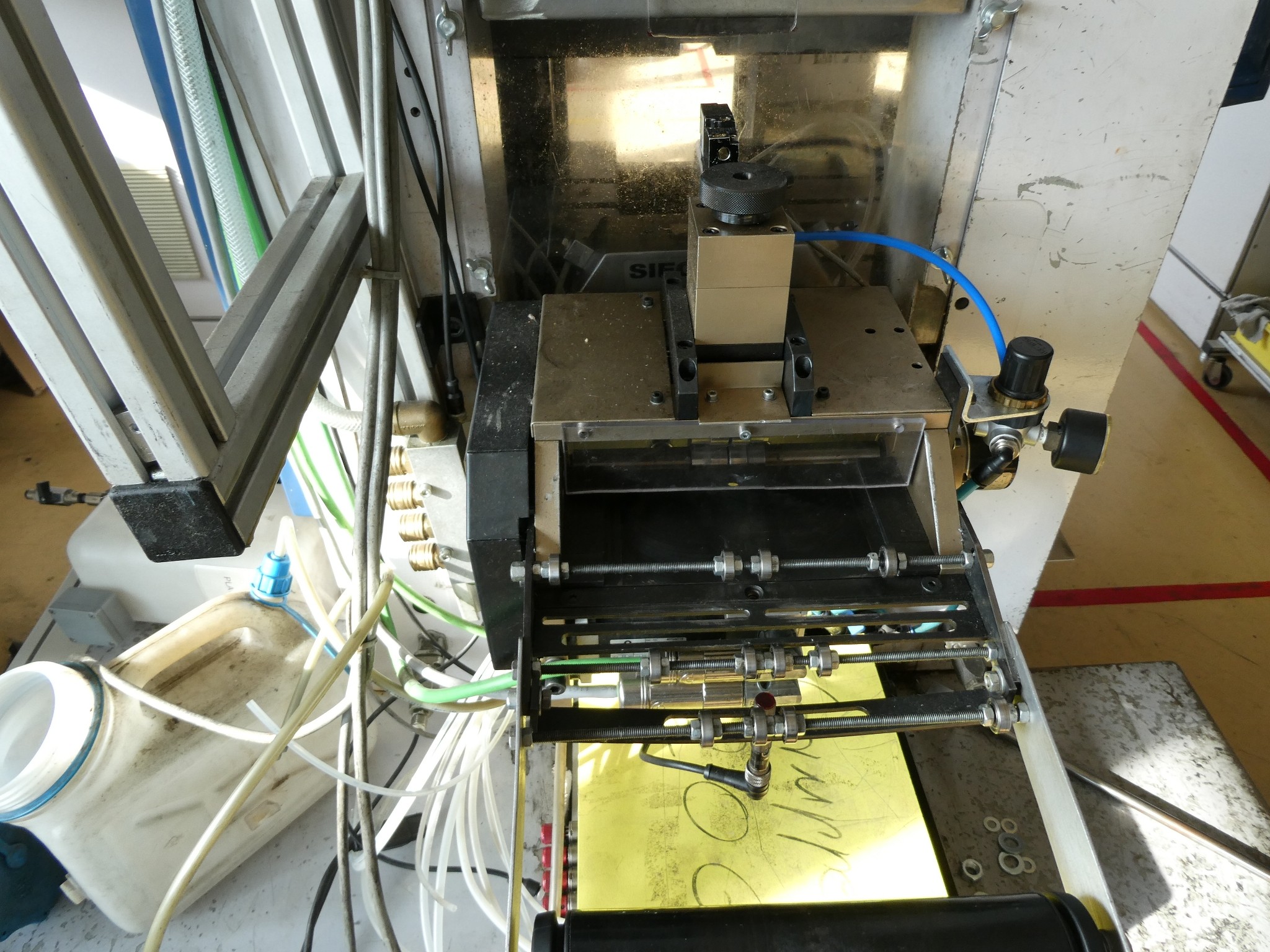 2 aukcje internetowe narzędzi, wykrawarek i urządzeń peryferyjnych-10