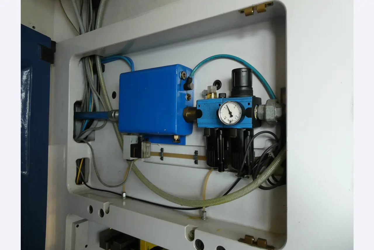 2 Online auctions of tools, punching machines and peripherals-13