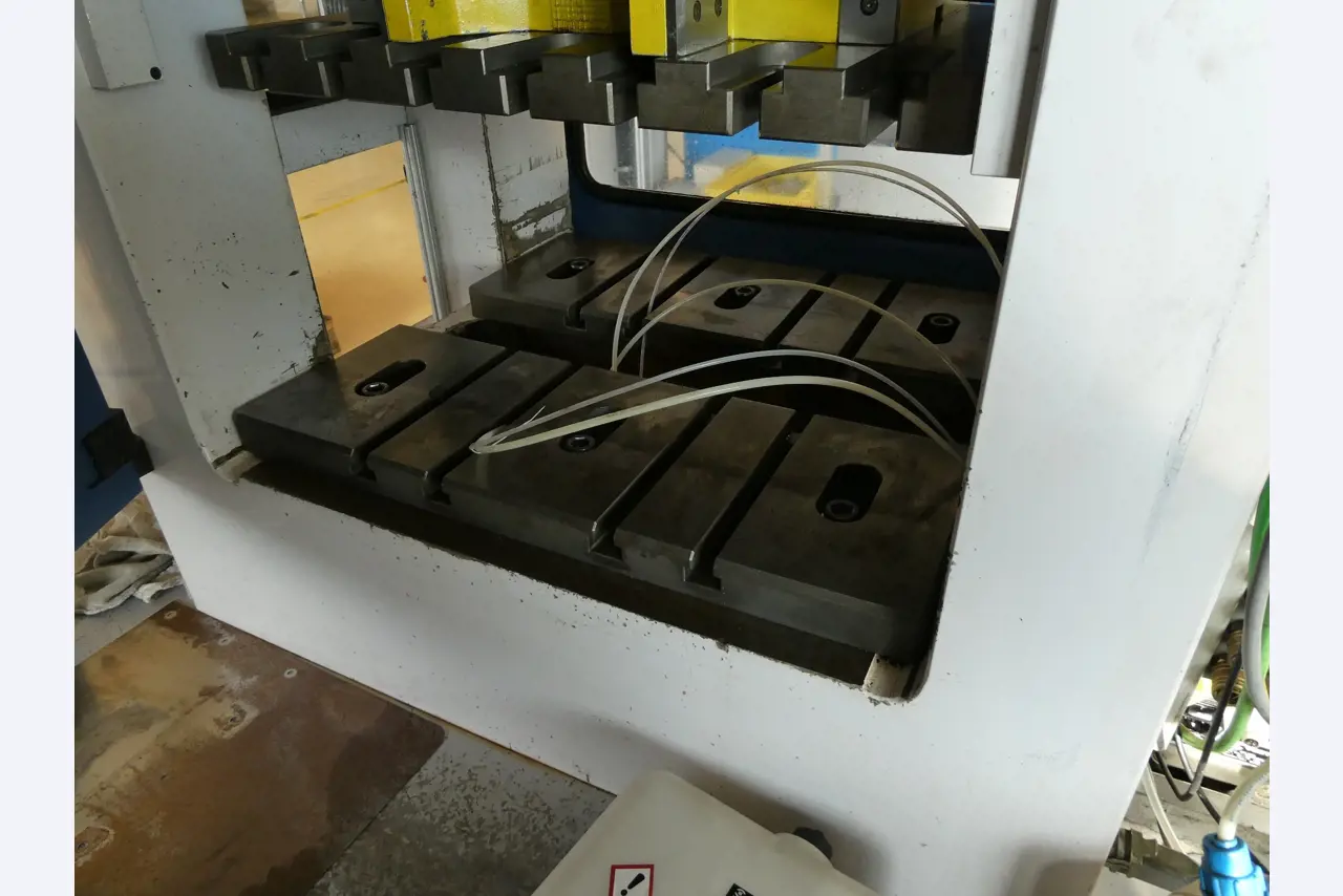 2 Online auctions of tools, punching machines and peripherals-14