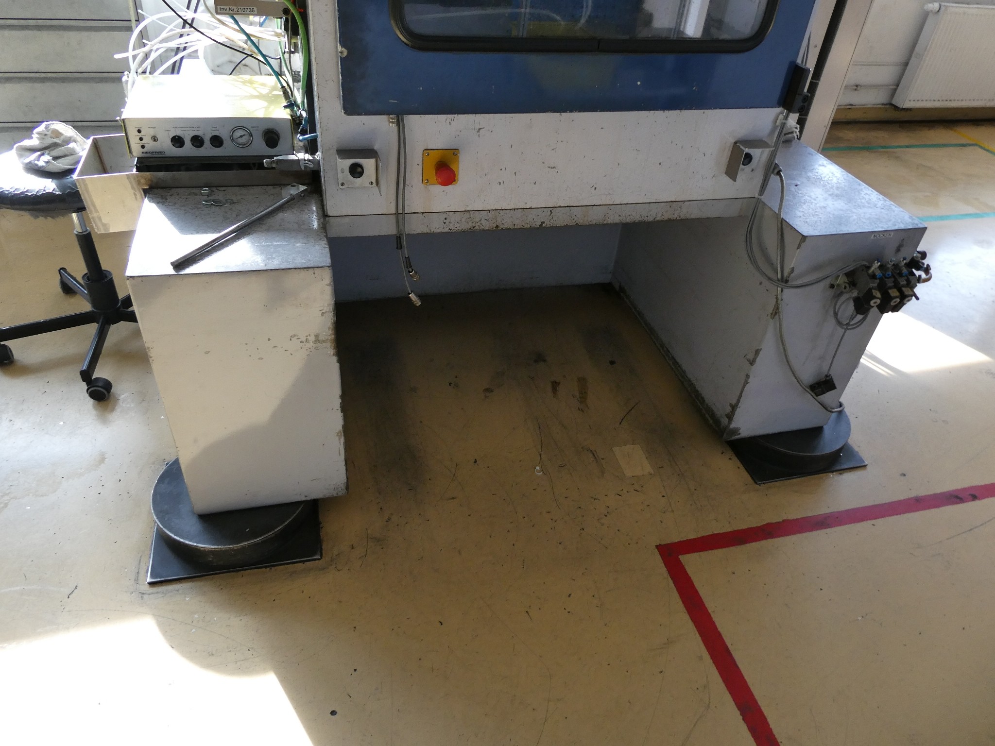 2 aukcje internetowe narzędzi, wykrawarek i urządzeń peryferyjnych-16