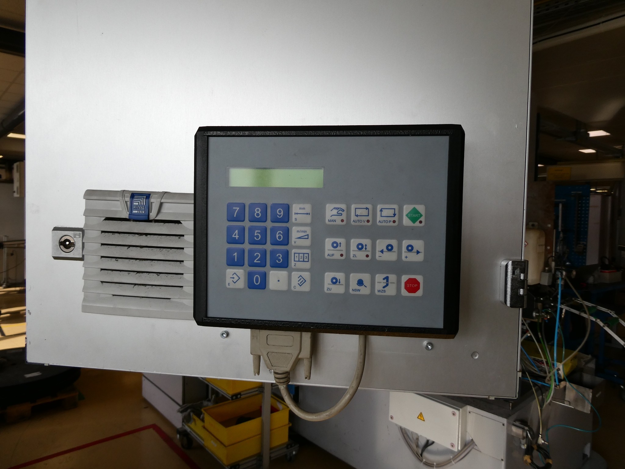 2 aukcje internetowe narzędzi, wykrawarek i urządzeń peryferyjnych-18