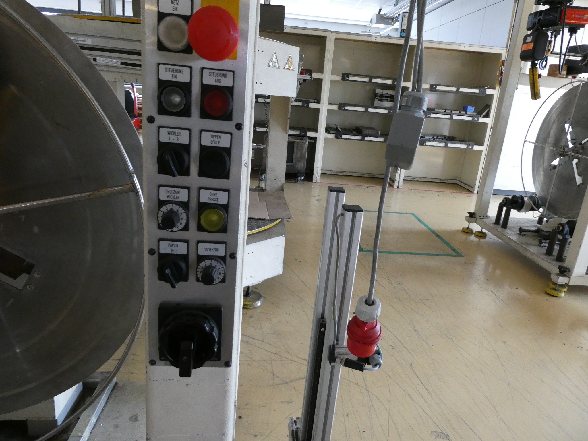 2 aukcje internetowe narzędzi, wykrawarek i urządzeń peryferyjnych-20