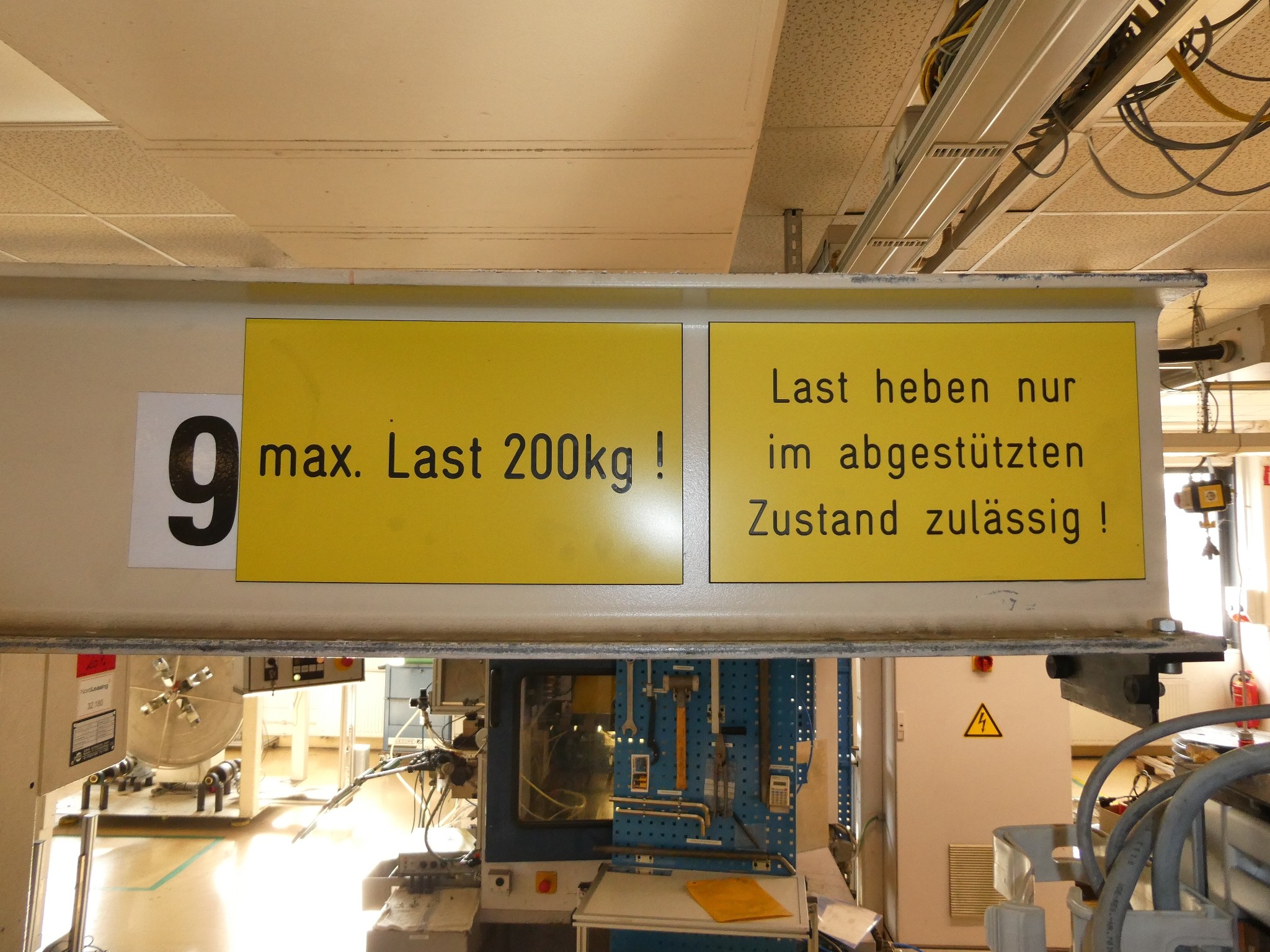 2 aukcje internetowe narzędzi, wykrawarek i urządzeń peryferyjnych-22